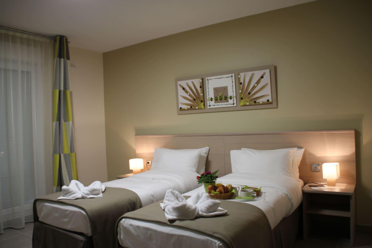 Bedroom 3, HÃ´tel Occitan, Bouches-du-Rhône
