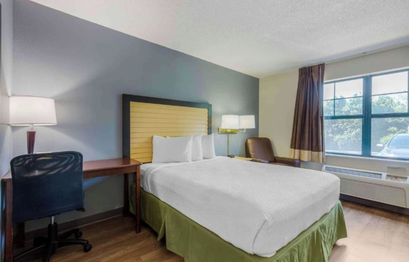 Bedroom 3, Studio 6 Corporate Extended Stay Washington, D.C. Germantown MD, Montgomery