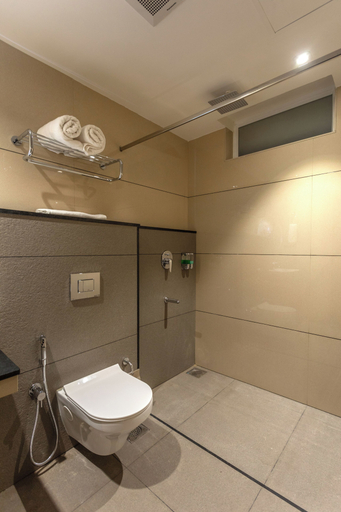 Bathroom 4, AS Airport Inn, Ernakulam