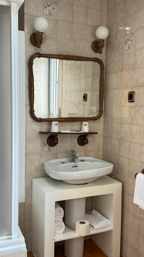 Bathroom 5, Hosteria Conchi, Cáceres