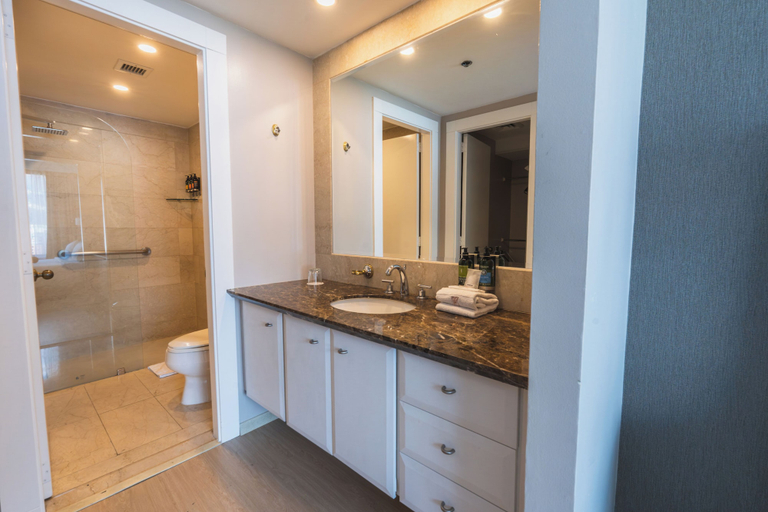 Bathroom, Torres de Suites by InAmazonas, Quito