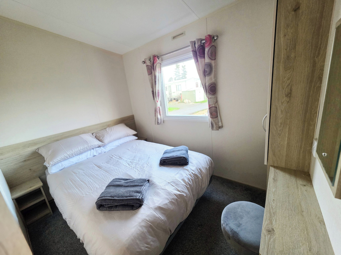 Room 2, Static Caravan 3 Bed Sleeps 8 Dog Friendly Parking, Northamptonshire