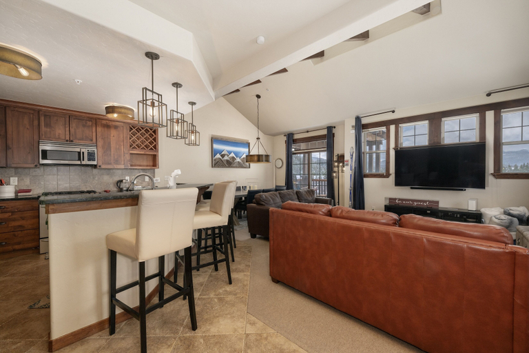 Living area 5, Cozens Pointe B-301 3 Bedroom Condo by RedAwning, Grand