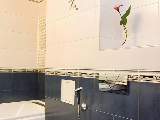 Bathroom 5, Europe Hotel, Stolichna