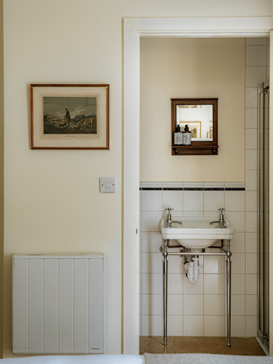 Bathroom 3, The Bell Inn, Oxfordshire