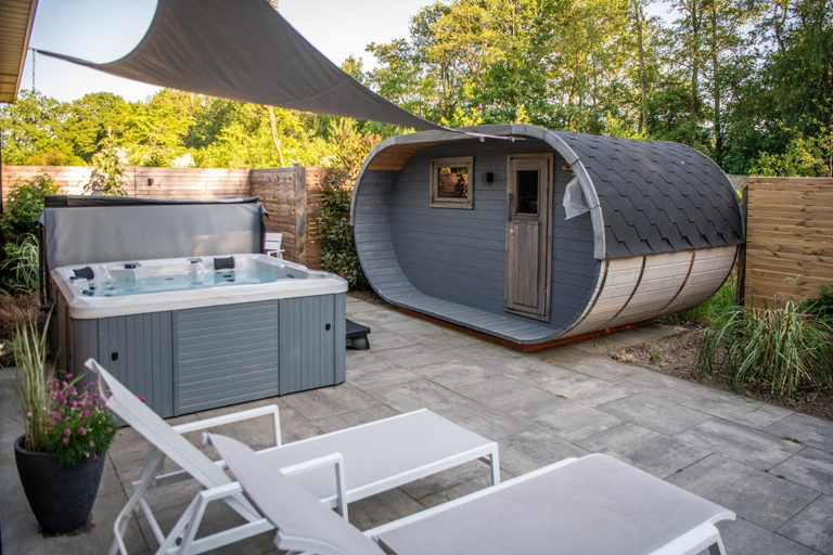Spa treatment 4, Luxury Wellness Lodge for a Couple, Coevorden