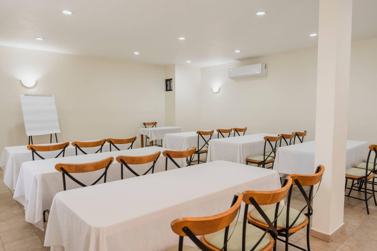 Food & Drinks 5, Comfort Inn Tampico, Tampico