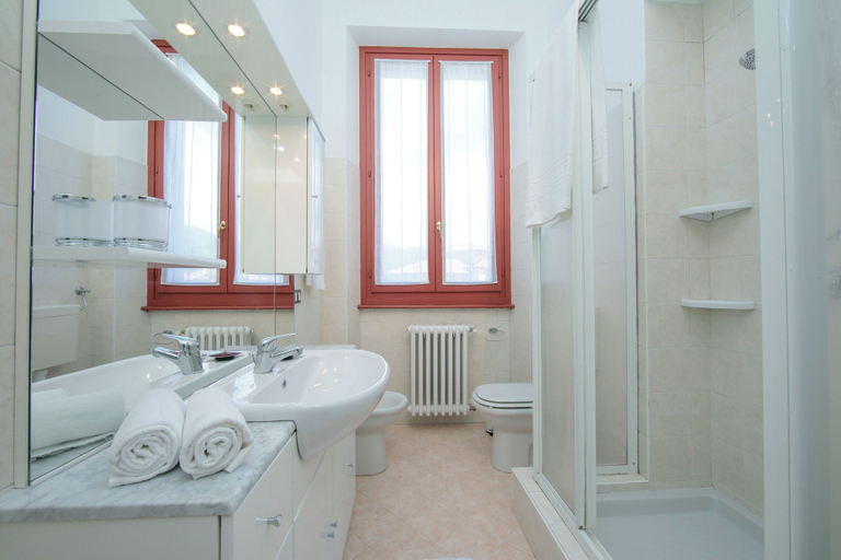 Bathroom 3, Residenza Oleandro Lake View Luino Center, Varese