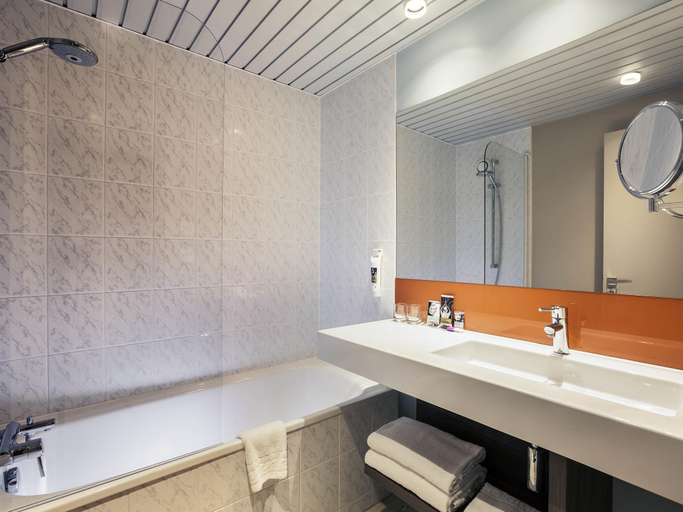 Bathroom 5, Hôtel Mercure Marne la vallée Bussy St Georges, Seine-et-Marne