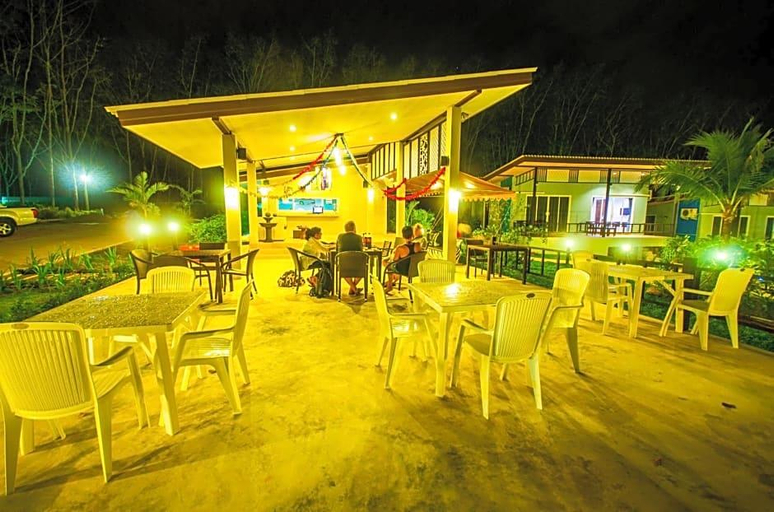 Food & Drinks 5, Chomphu Resort Khaolak, Takua Pa