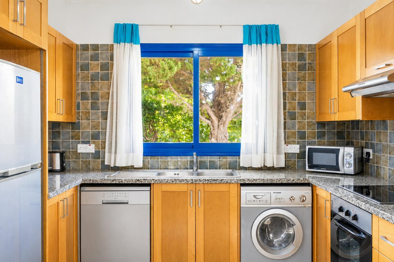 Facilities 5, Villa Apollonas