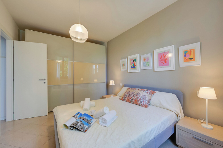 Room 4, Casa Lia 2BR for 4 in Desenzano Parking & AC, Brescia