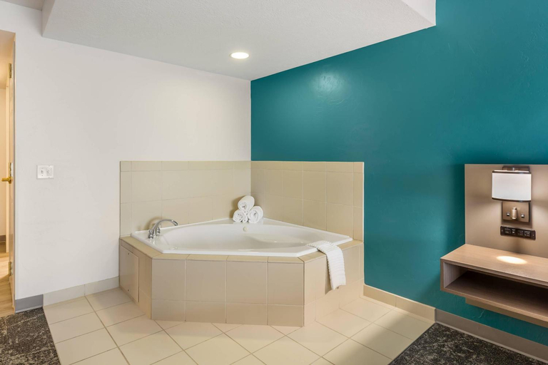 Bathroom 4, Comfort Inn & Suites, Tuscarawas