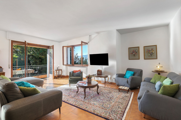Living area 2, Casa Antonia: Lake Maggiore Villa with Private pool - Happy Rentals, Varese