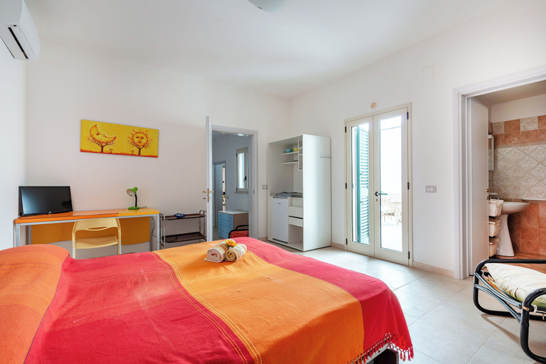 Room 3, Kallisti Beach House With Private Garden, Lecce