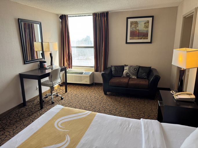 Room 2, Escanaba Stay inn & suites, Delta