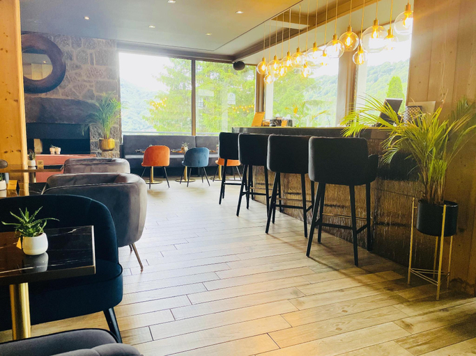 Food & Drinks