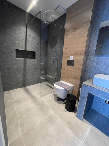 Bathroom 2, Villa Scorpio, Vlorës