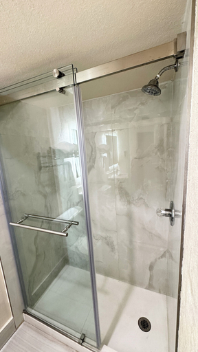 Bathroom 4, Howard Johnson by Wyndham Phoenix Airport/Downtown Area, Maricopa