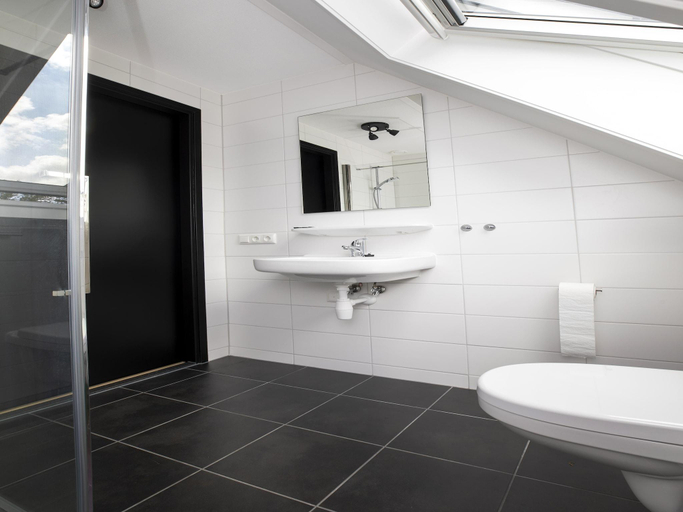 Bathroom, Beautiful villa with spacious garden, Skarsterlân