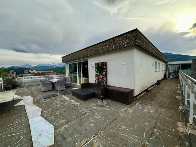 Others 5, Penthouse in Schaan