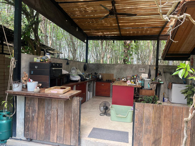 Food & Drinks 3, Navari Homestay, Ban Khai