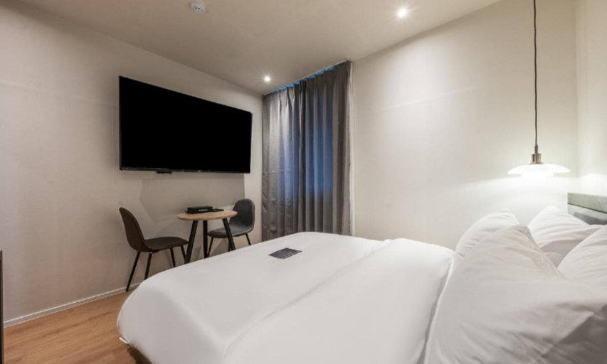 Bedroom 2, Pohang Daejam-dong Mansion 6, Pohang
