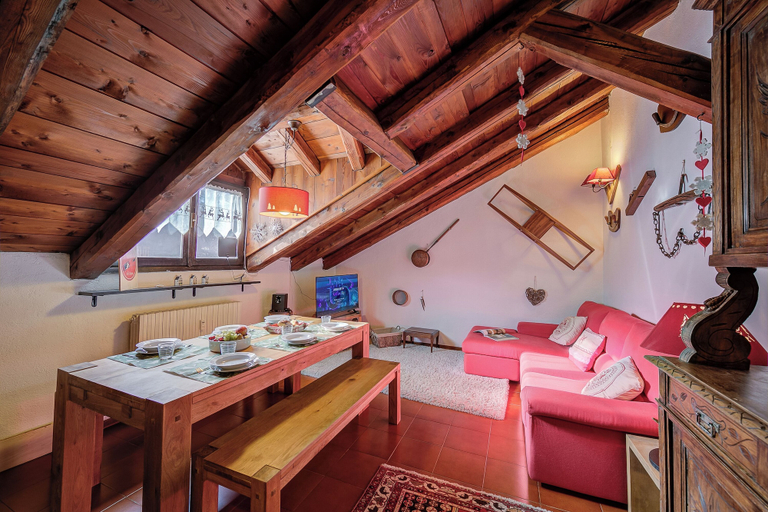 Living area 5, Le Meublé (between City Center & Skiing), Torino