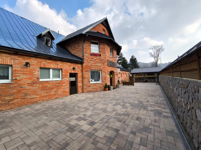 Exterior & Views 1, Hotel Kolonial Skalite, Cadca