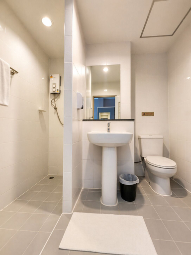 Bathroom 4, The Fifth Residence Hotel, Pathum Wan