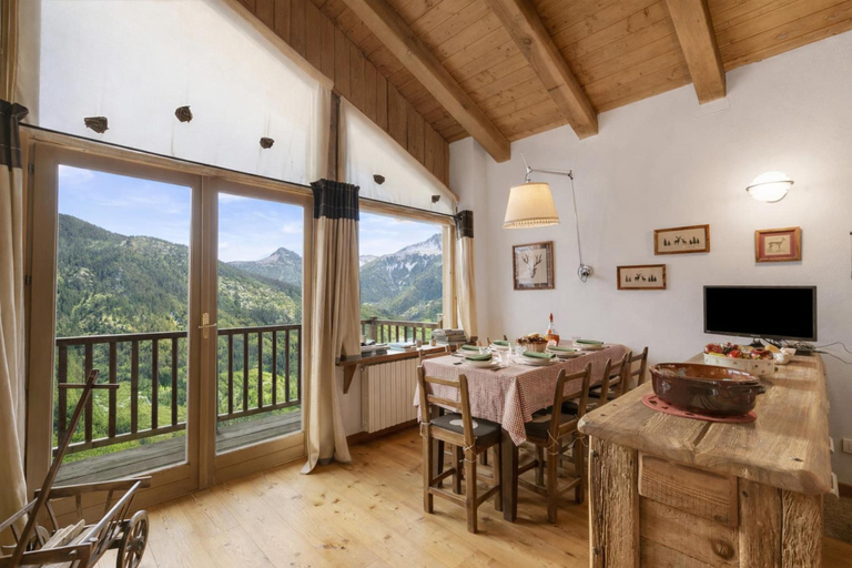 Dining 3, Gleise Lodge apartment, Torino
