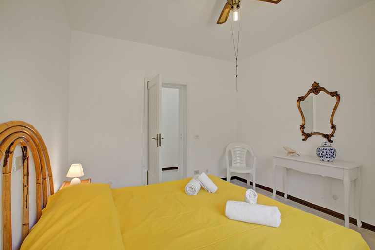 Room 2, Villa Dei Fanti - Beachfront Villa with Garden - Happy Rentals, Lecce