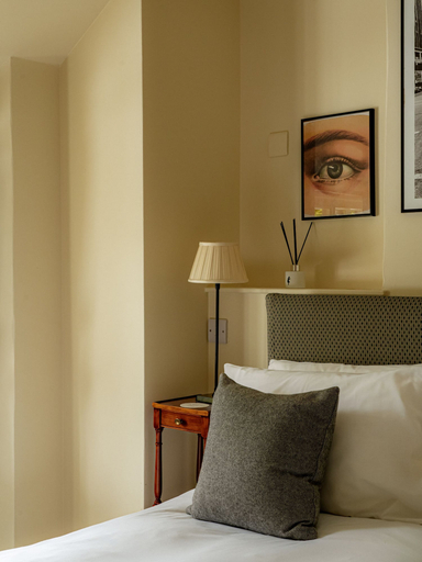 Bedroom 2, The Bell Inn, Oxfordshire