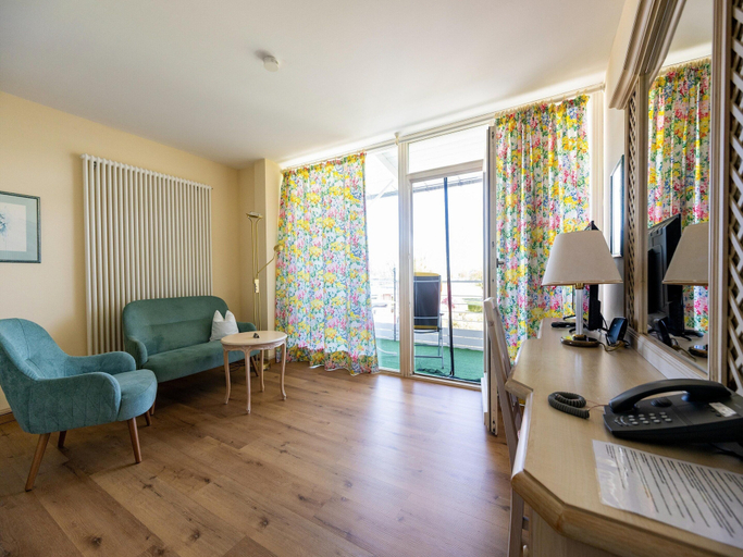 Living room 4, Stylish Holiday Apartment Near the spa Park in Bad Birnbach, Rottal-Inn