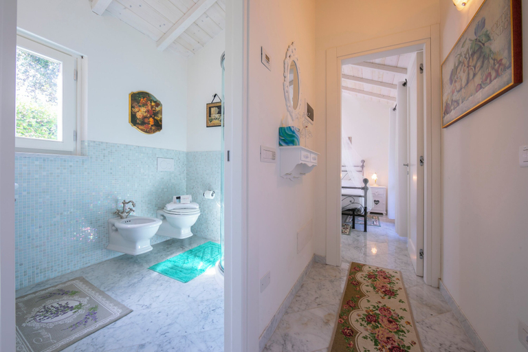 Bathroom 3, Villa Victor 100m from sea, Massa Carrara