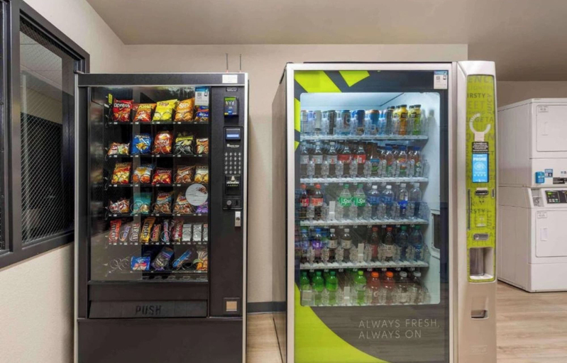 Food & Drinks, Studio 6 Corporate Extended Stay Chicago Lisle IL, Dupage