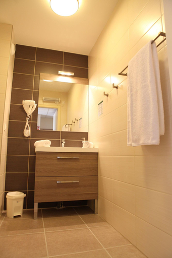 Bathroom 4, HÃ´tel Occitan, Bouches-du-Rhône