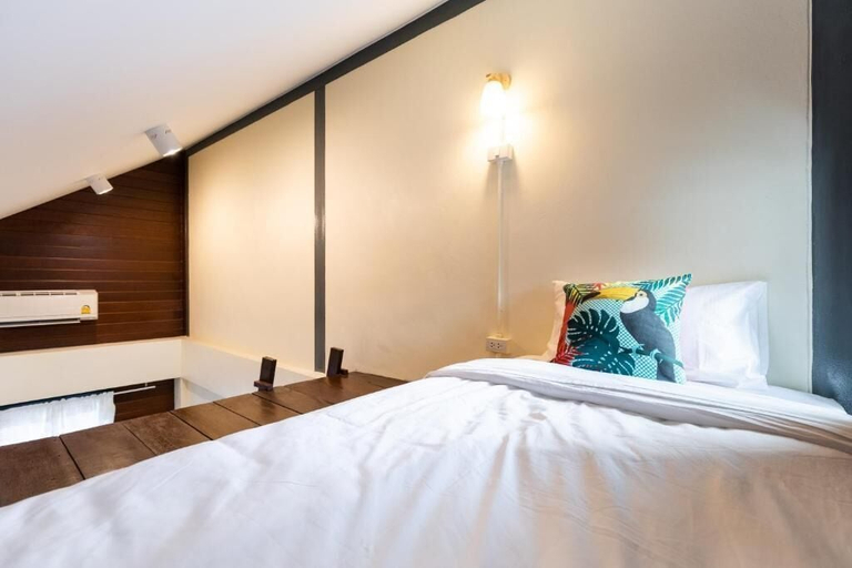 Room 3, Baanboon, Thon Buri