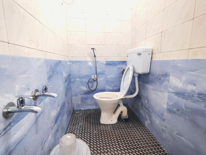 Bathroom 5, Swarna tourist home, Idukki