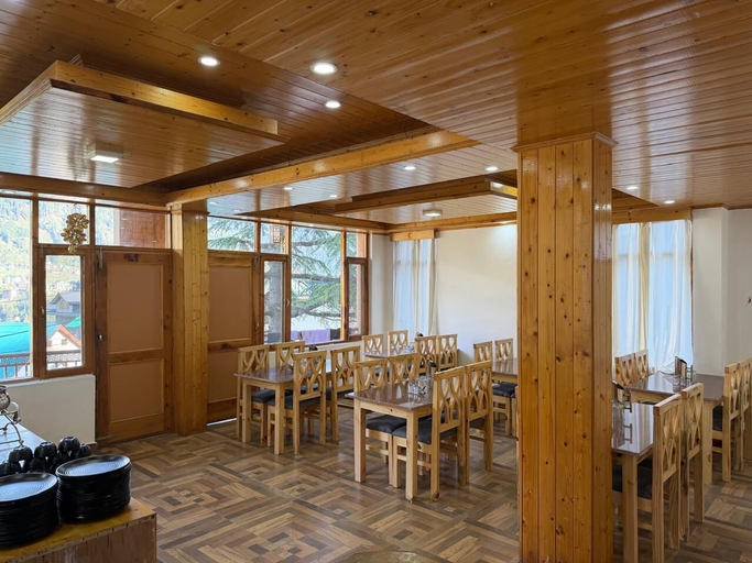 Dining 3, The White Rain Cottage, Kullu
