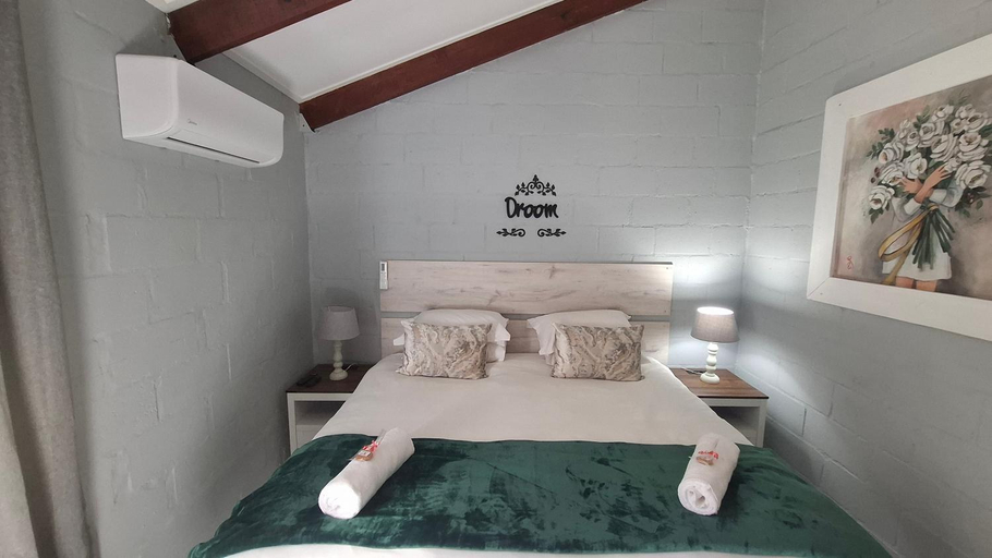 Bedroom, SuNel's Guest Rooms, West Coast