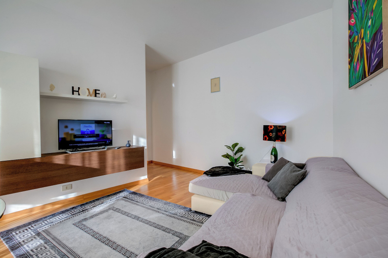 Living area 3, Dolce Orizzonte: 2 Balconies, 50 Meters From the Lake Maggiore, Novara