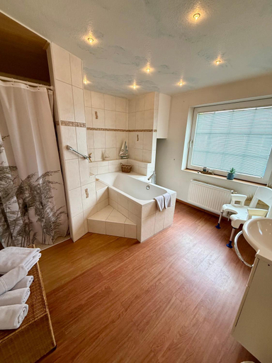 Bedroom 3, Landhotel Esen, Wittmund
