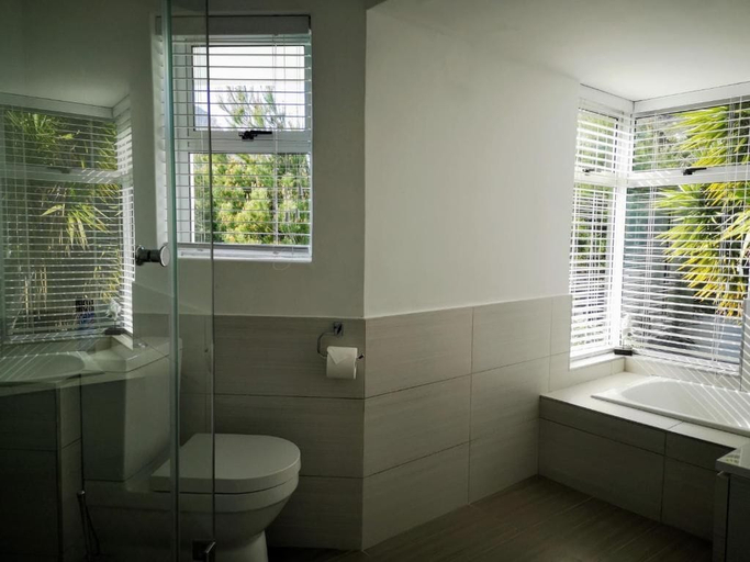 Bathroom 3, Diamond House Guest House, City of Cape Town
