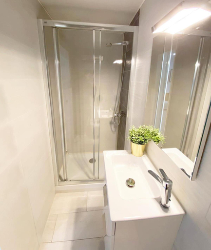 Bathroom, AmazINN Collection Madrid Puerta del Sol, Madrid