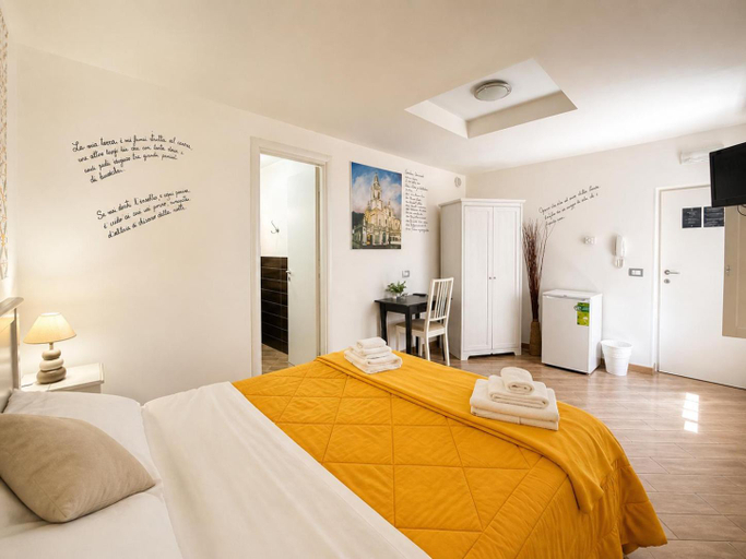 Bedroom 2, Suites Sangiovanni, Ragusa