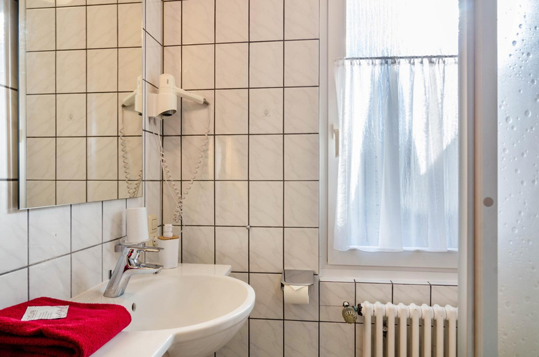 Bathroom 3, Gastehaus Mader - Dreiweltenkarte, Schwarzwald-Baar-Kreis