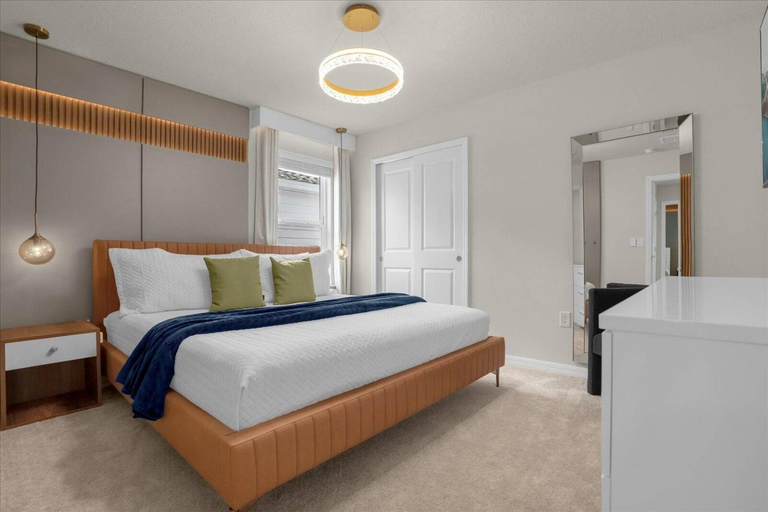 Facilities 5, Bedrooms 5.5 Bathrooms Windsor Cay1301ER, Lake