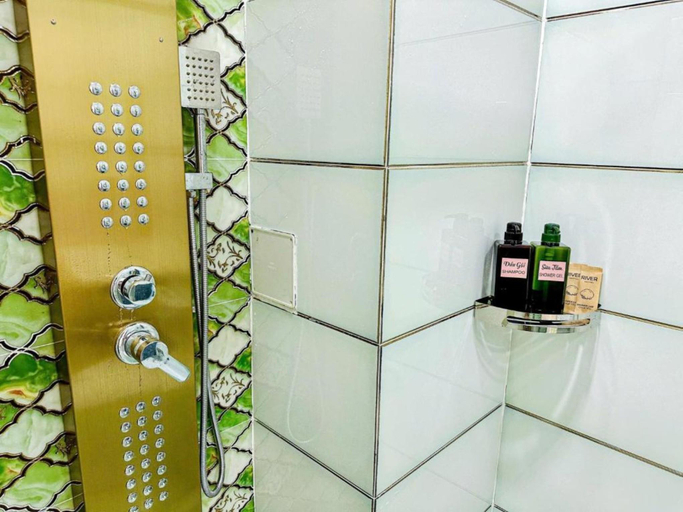 Bathroom, River Hotel 6, Long Xuyen Township