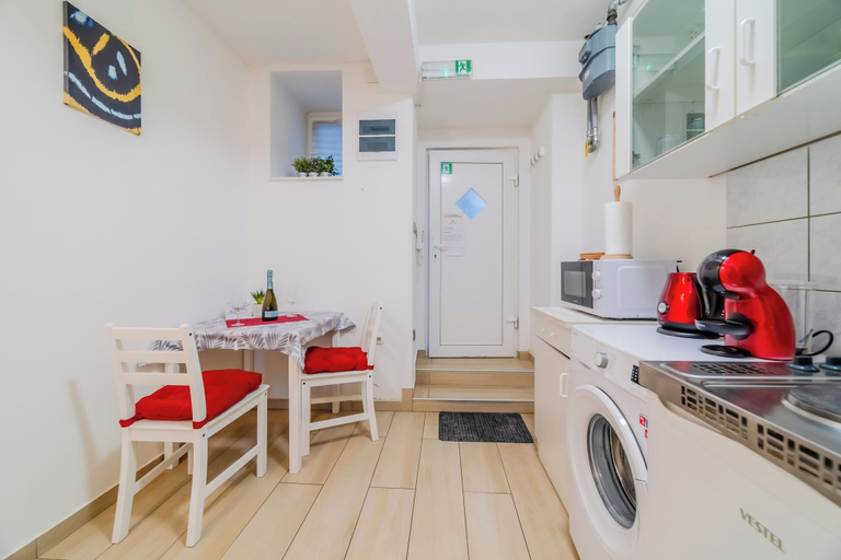 Private kitchenette 2, Red Vibe Studio Central 1, Zagreb